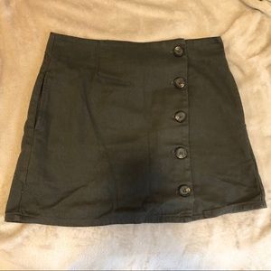 Green button a-line skirt